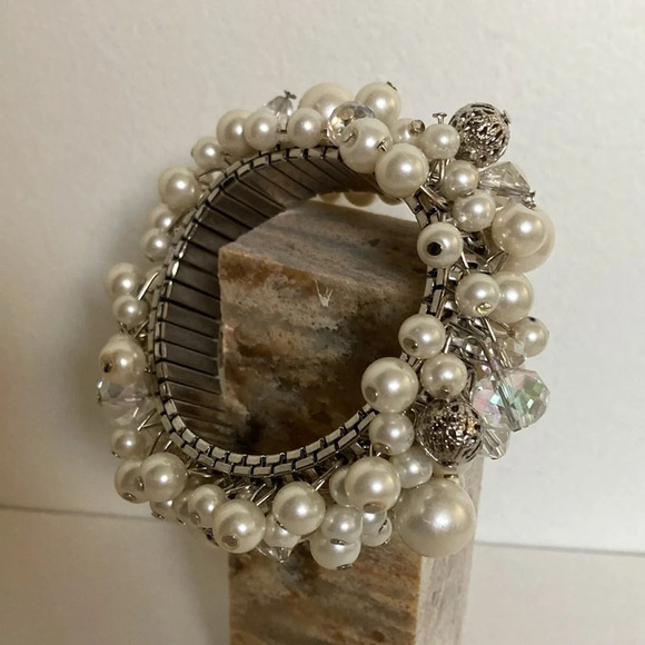 Vintage Expandable Faux Pearl Bead Chunky Jingle Bracelet - Picture 8 of 12